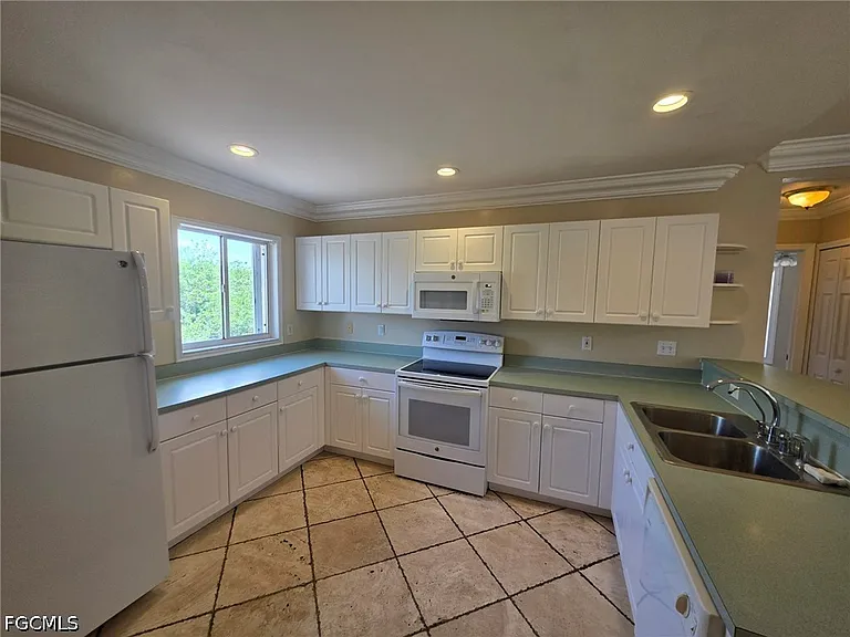 820 Rue Labeau Cir — Photo 5