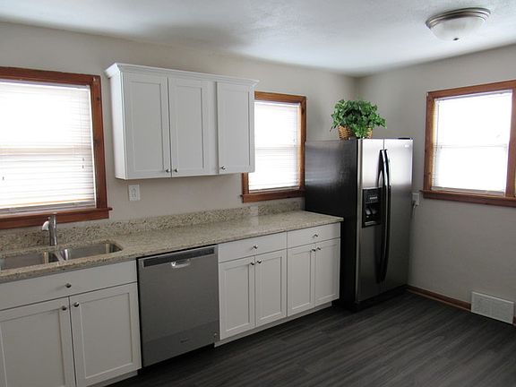 5th image of 141 Hawthorne Ln