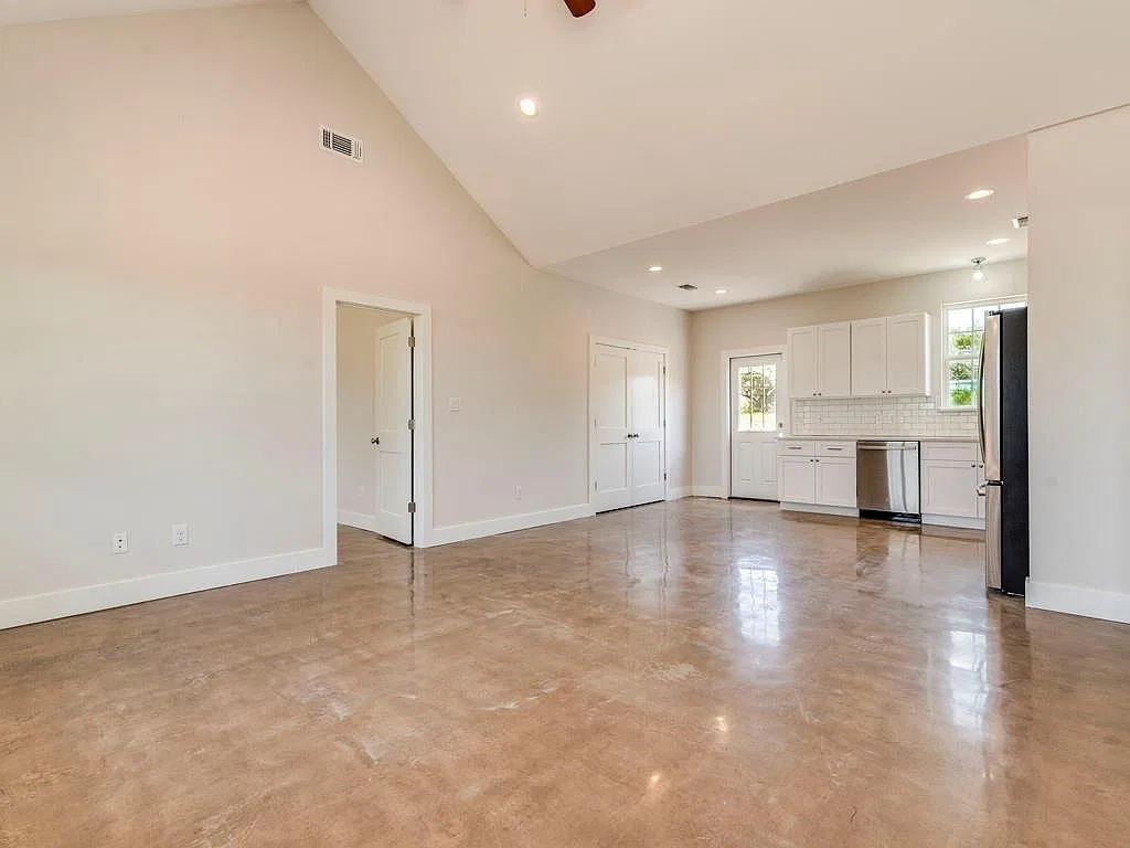 3 bed, 2.0 bath, 1460 sqft, $2,500 — Photo 3