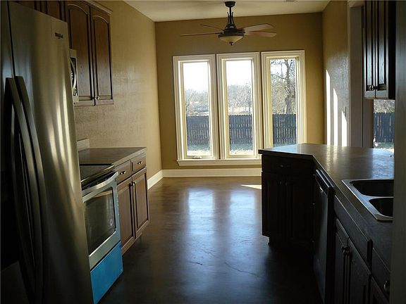 2nd image of 101 Indian Creek St