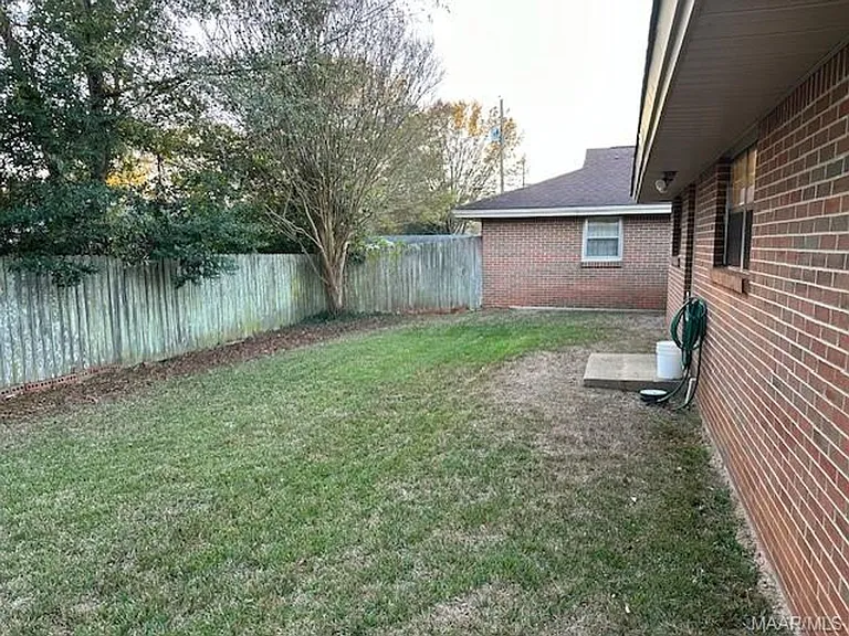 817 Dumont Dr — Photo 19