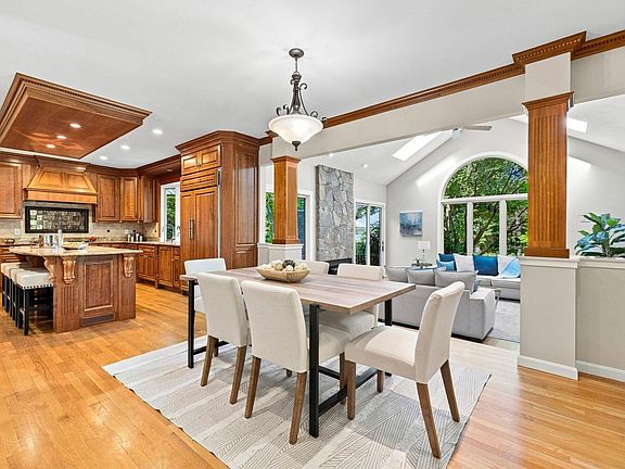 2nd image of 4 Webster Cir