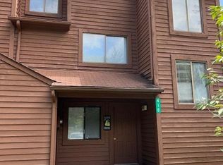 410 Tudor Ct, Bushkill, PA 18324