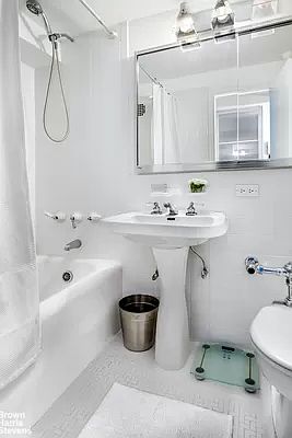 5th image of 25 Tudor City Pl APT 1901