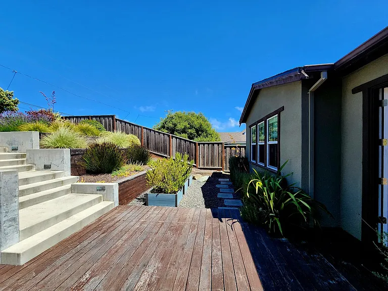 1655 Claremont Dr — Photo 15