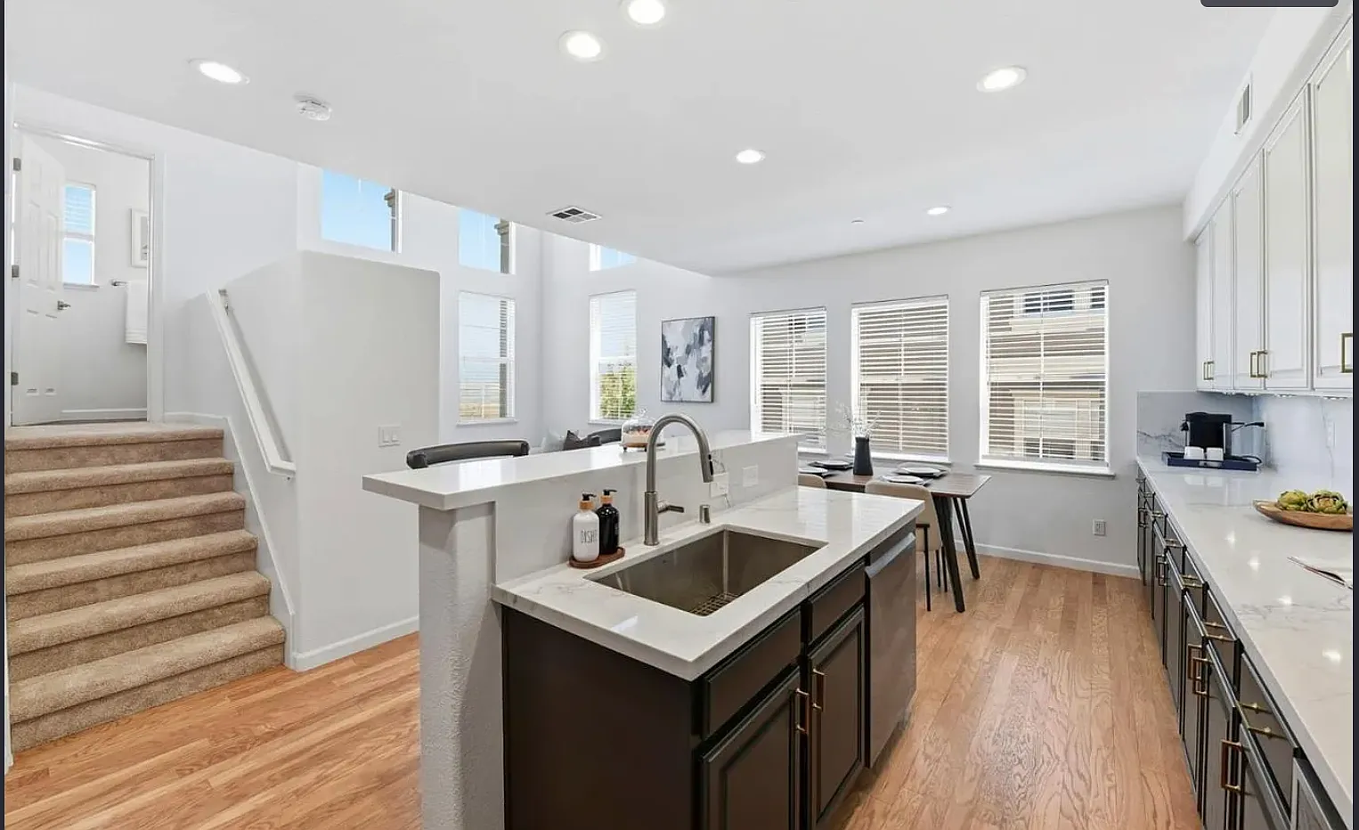 3 bed, 1980 sqft, $5,000 — Photo 4