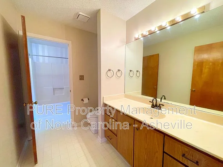 11 Elderberry Ln #B — Photo 9