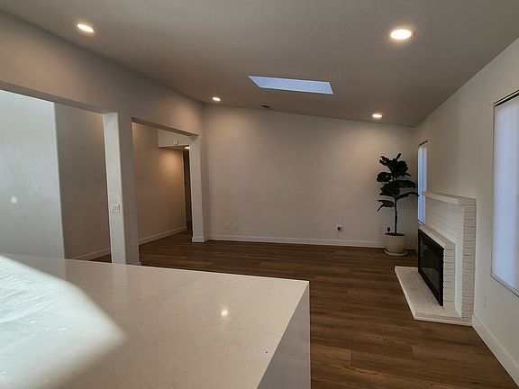 5th image of 1756 Pinehurst Ave