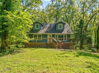 5903 NW Walnut Creek Dr, Parkville, MO 64152
