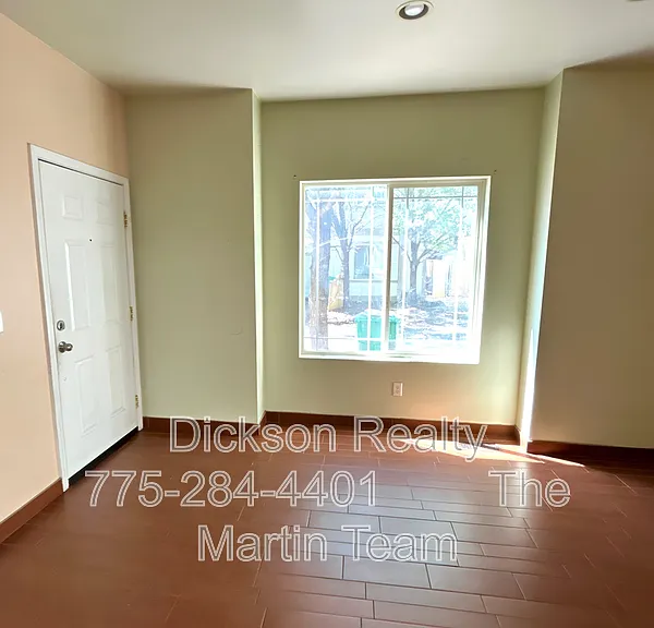 1317 Powell Ln — Photo 3