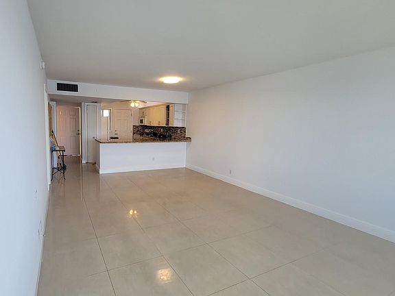 4th image of 1000 NE 191st St #28