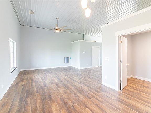 2nd image of 1270 SW 50th Rd