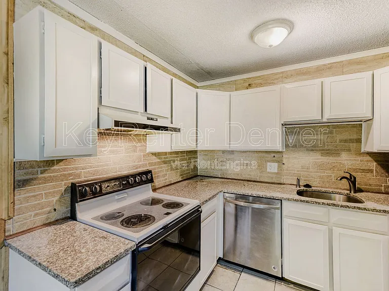 2120 S Vaughn Way #206F — Photo 4