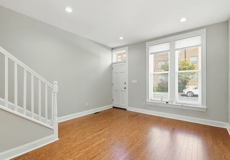 2215 E Biddle St — Photo 3