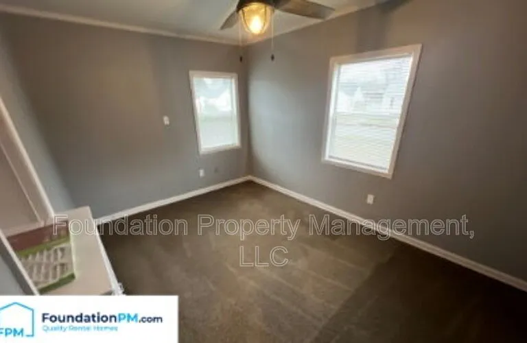 2412 Gentry Ave — Photo 11
