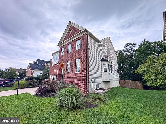 3rd image of 2039 Downshire Ct