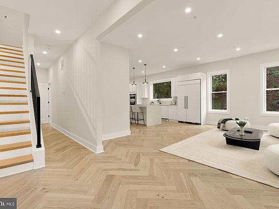 3rd image of 1600 37th St NW