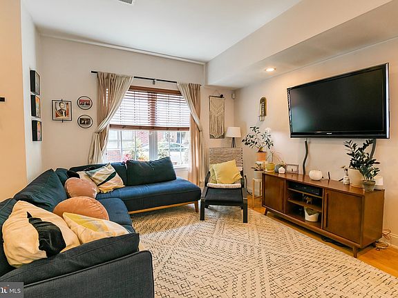 3rd image of 2121 Kimball St