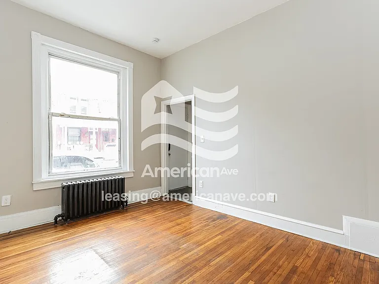 1299137_004_living_room_3.jpg