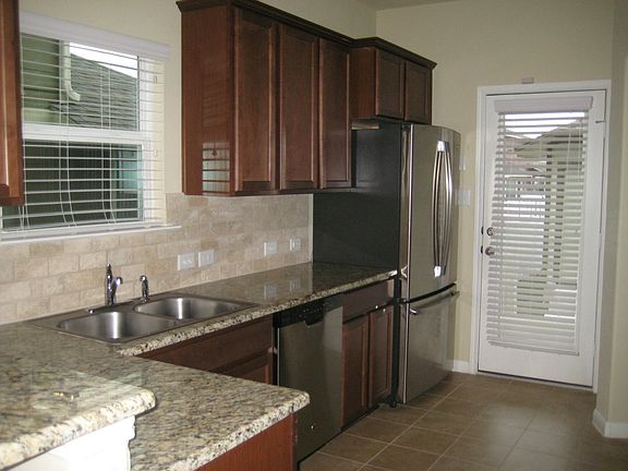 4th image of 706 Lost Pines Ln