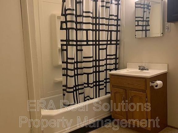 4th image of 204 W Main St APT 1