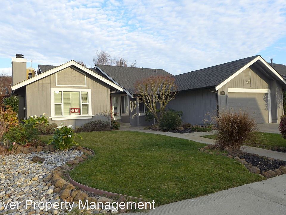 1st image of 340 Arbol Dr