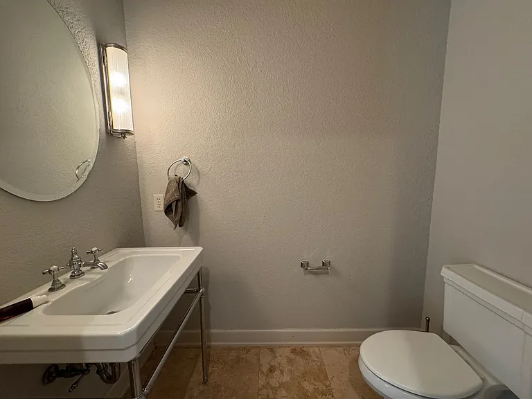 241 Inverrary Dr — Photo 7