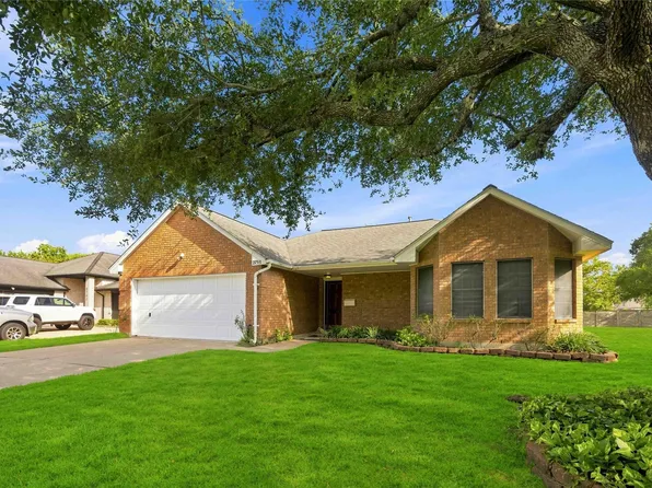 2755 N Larkspur Cir, Pearland, TX 77584