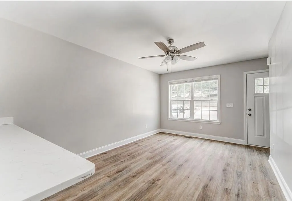 2 bed, 1.5 bath, 1800 sqft, $1,400 — Photo 4