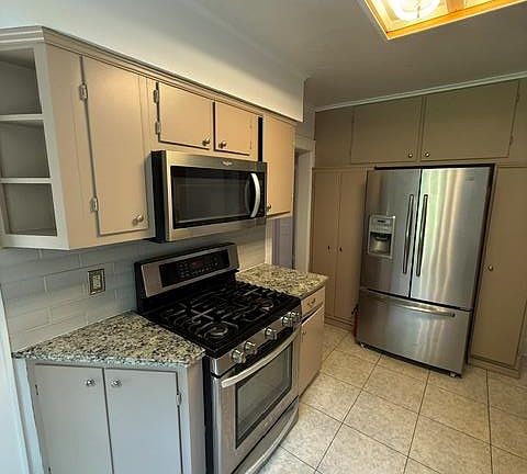 4th image of 120 Orchard St