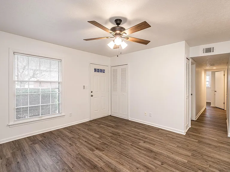 6910 Stablelake Ct — Photo 8