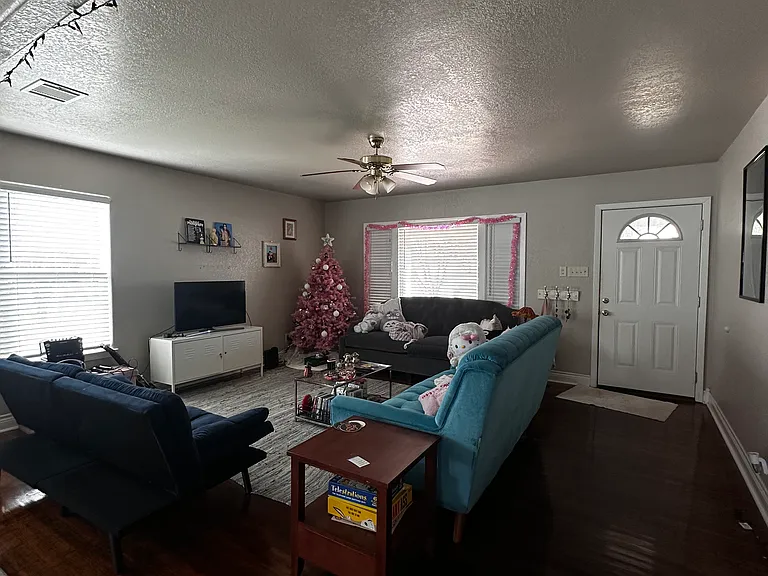 1211 N Bishop St — Photo 4