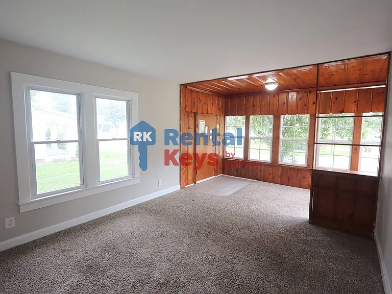 2525 S Rotherwood Ave — Photo 4