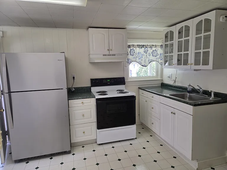 214 E Pine St #214 — Photo 5
