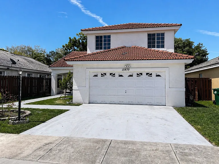 15871 SW 85th Ln — Photo 1