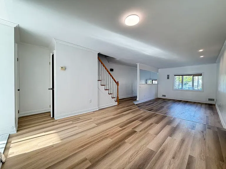 266 Brookfield Ave — Photo 8