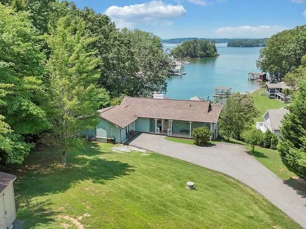 6015 Smith Mountain Rd, Penhook, VA 24137