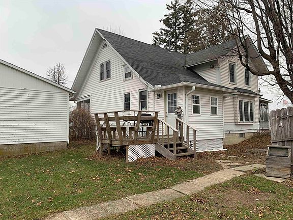 3rd image of 202 E Wilbur St