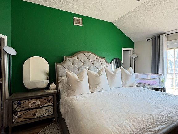 3rd image of 7436 Blackthorn Dr
