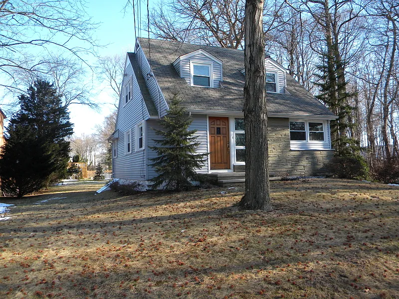 709 Riverview Dr photo 1