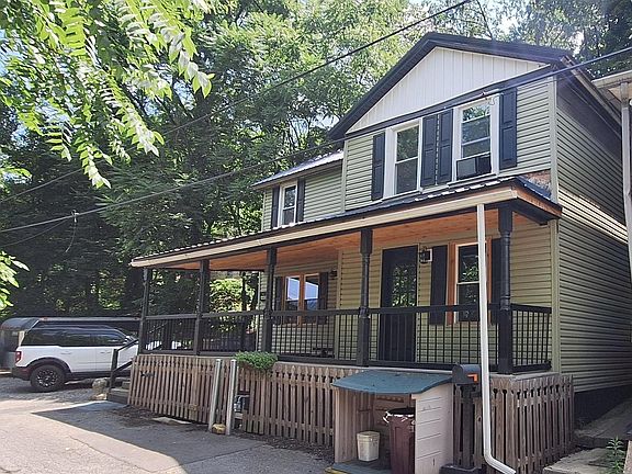 3rd image of 640 Baker St