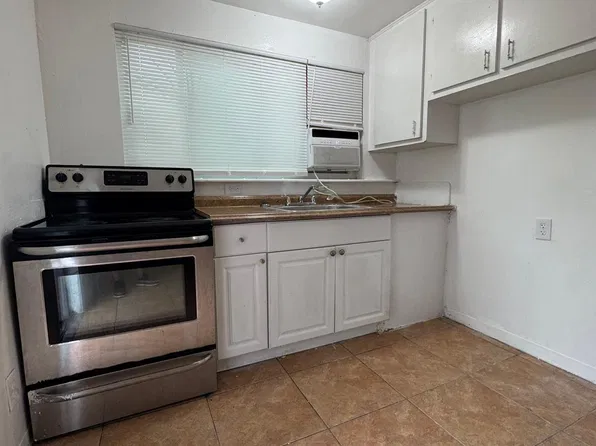 201 NW 10th St APT C, Pompano Beach, FL 33060