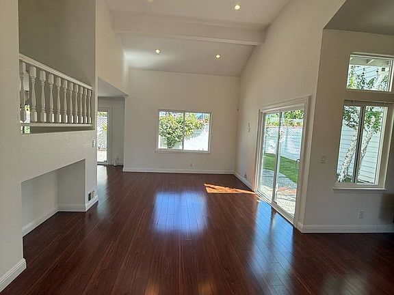 5th image of 704 Newport Cir