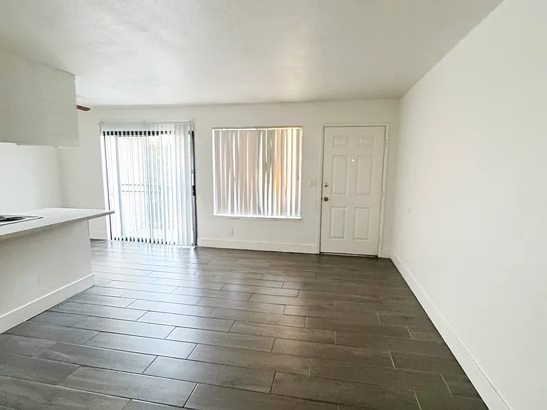 Walnutwood Apartments — Photo 8