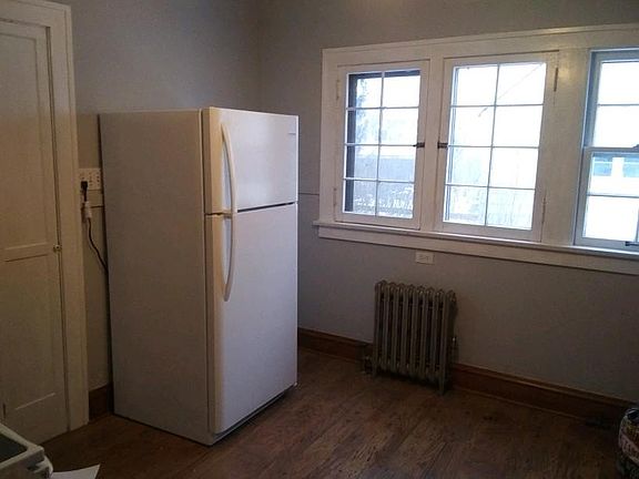 3rd image of 602 S Falmouth Dr