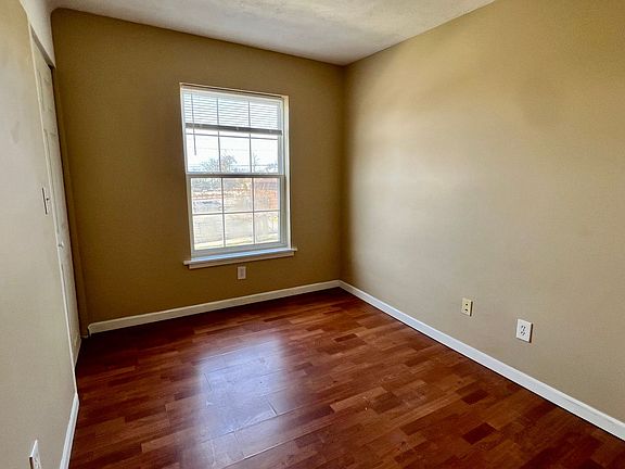 4th image of 520 Henry Ave SE APT B