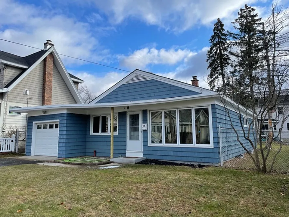 75 Eileen St