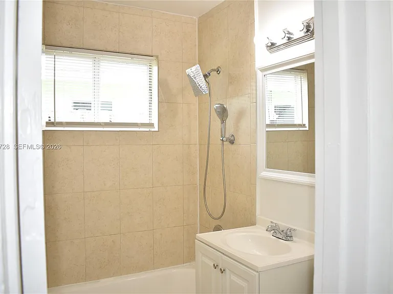 932 Moffett St #3 — Photo 9
