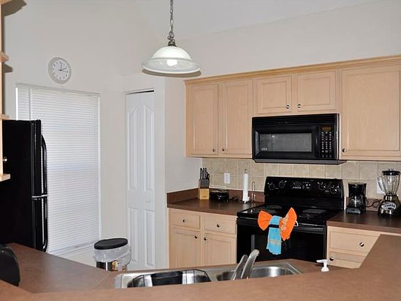 3rd image of 6011 Newport Ln APT 202