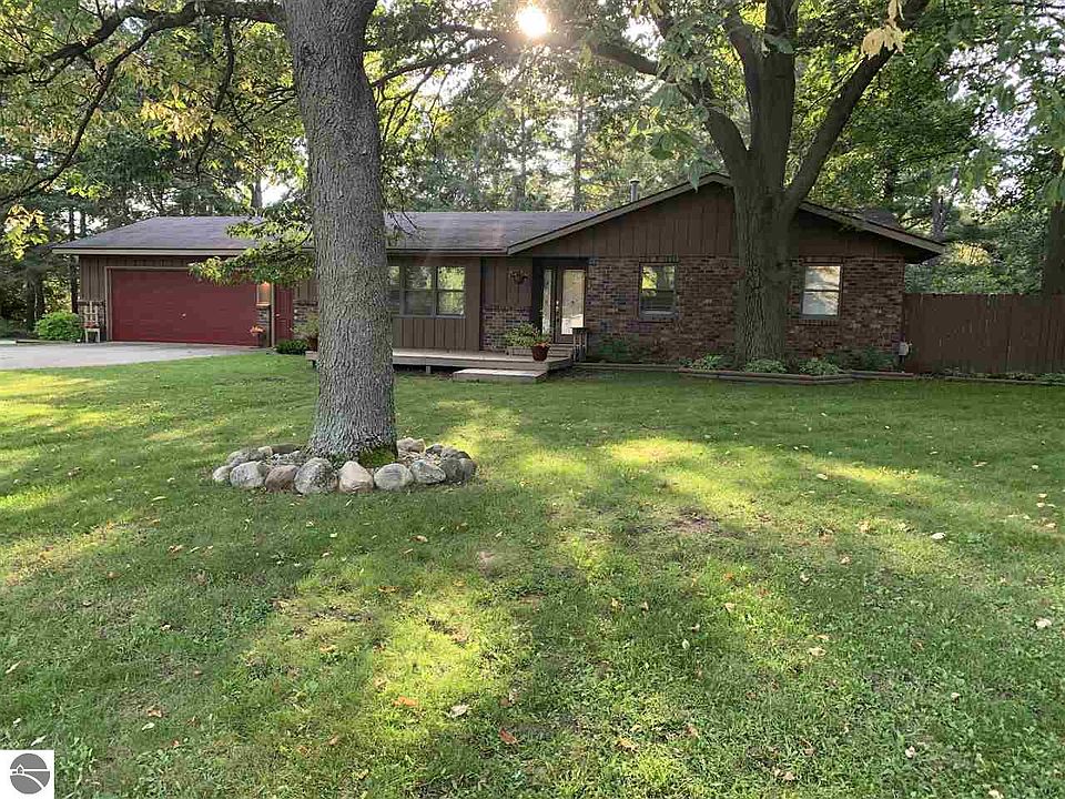 1st image of 155 N Oakwood Dr